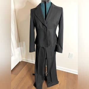 Anne Klein ladies pants suit black pinstripe – size 6